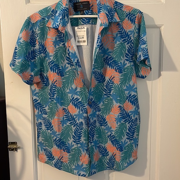 Hawaiian shirt, brand new with tags! - Picture 2 of 5